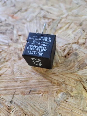 Реле указателей поворотов Фольксваген Пассат B6