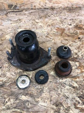 Опора заднего амортизатора 4840132010 TOYOTA