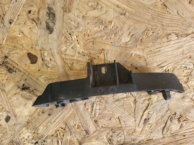 BMW 51117385349 Направляющая переднего бампера левая в наличии Украина