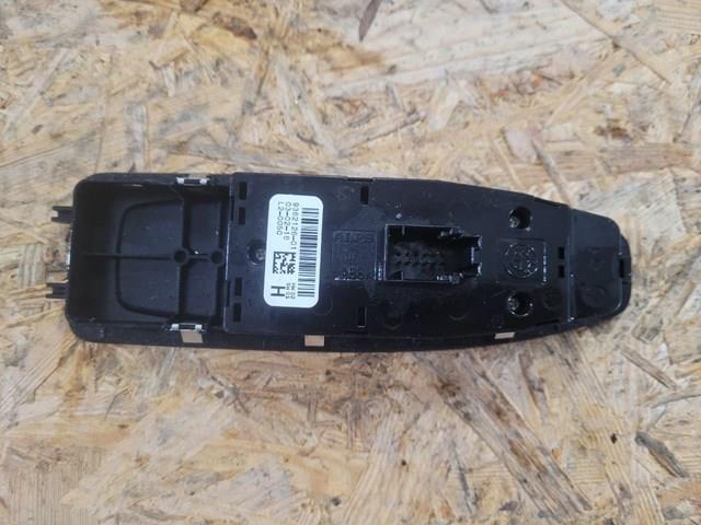 Кнопки переднего левого стеклоподъёмника 61319362126 BMW