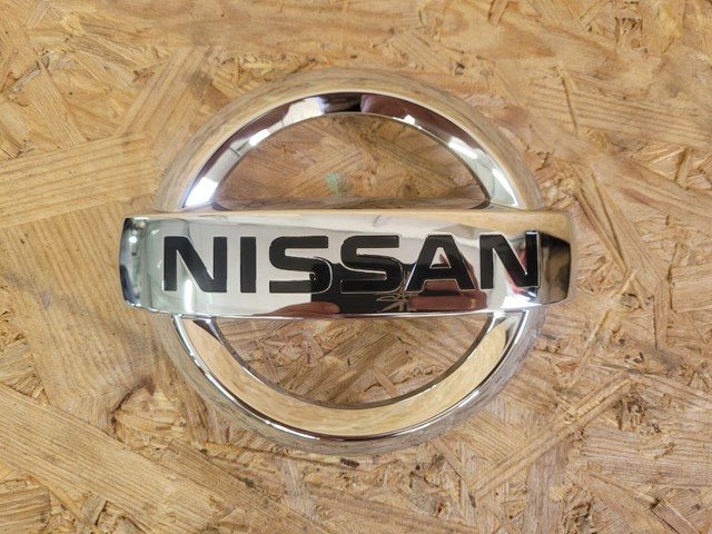 Фирменный значек решетки радиатора 628891JA0A NISSAN
