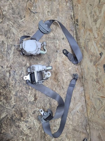 Ремень безопасности передний левый 7322042140B3 TOYOTA