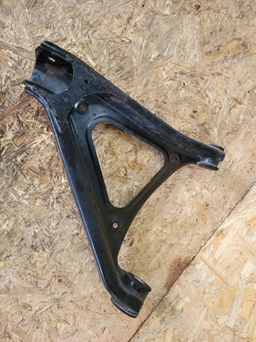 Балансир задний нижний, правый 7P0505352D VAG