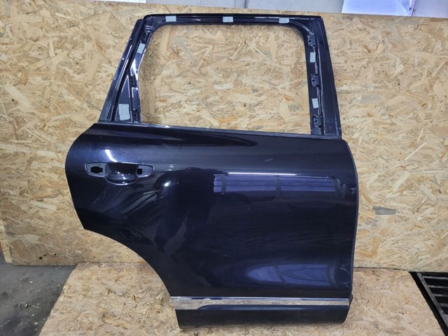 Задняя правая дверь Volkswagen Touareg 2