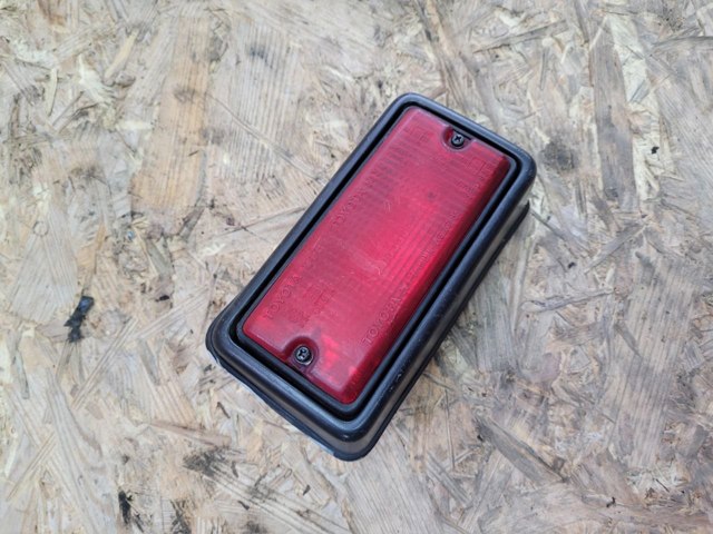 Задняя противотуманка 8122042030 TOYOTA