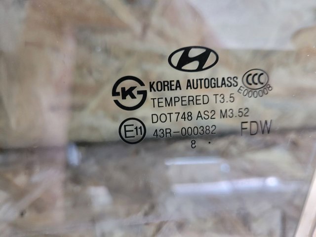 824112L210 HYUNDAI Стекло двери передней левой купить в Львов