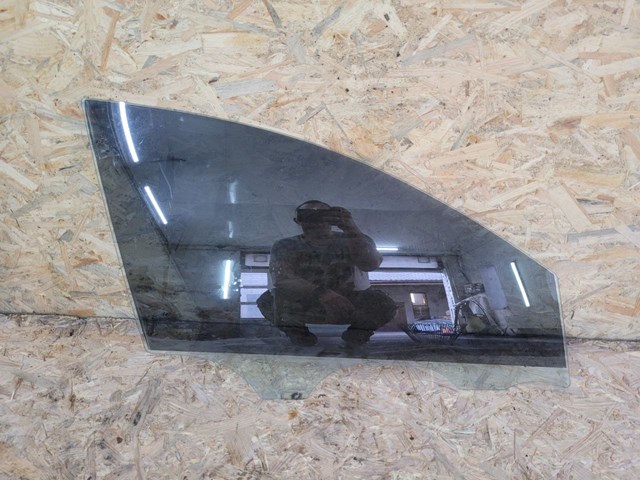Стекло пассажирской двери 824212L210 HYUNDAI