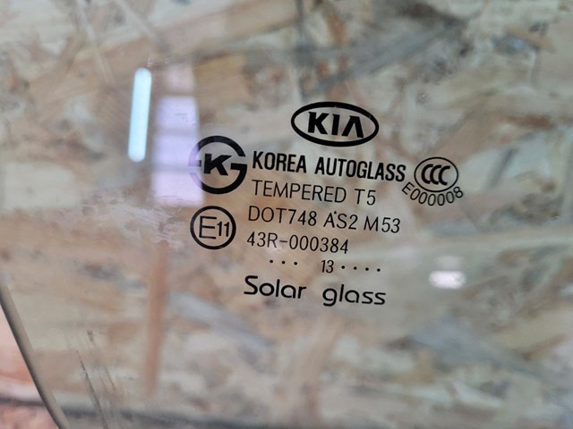 HYUNDAI 824212T010 Стекло двери передней правой в наличии Львов