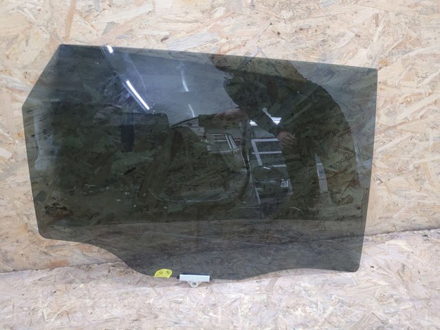 Стекло задней правой двери 834212P010 HYUNDAI