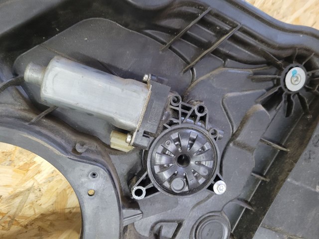 Мотор стеклоподъемника двери задней, правой 834603S001 HYUNDAI