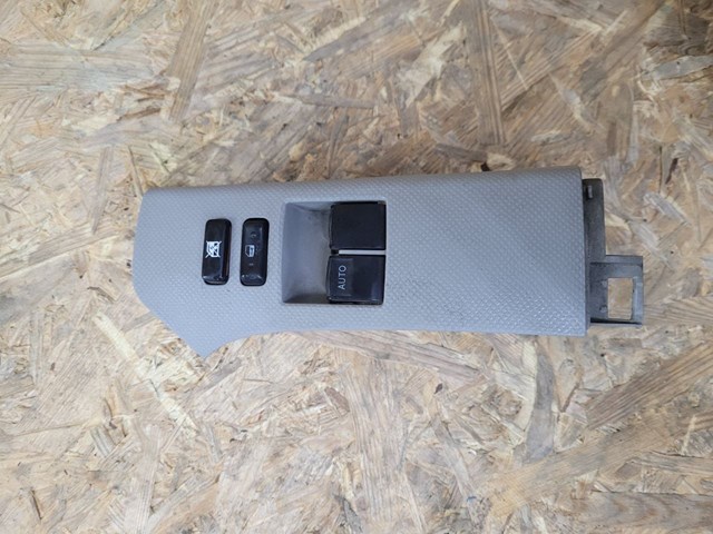 Кнопки переднего левого стекло подъемника 848200D100 TOYOTA