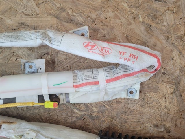 HYUNDAI 850203Q000 Шторка боковая, правая в наличии Киев