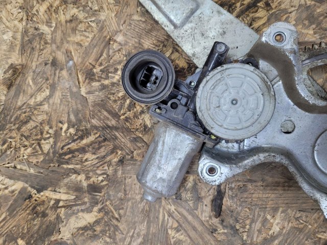Мотор стеклоподъемника двери задней, правой 8572032150 TOYOTA
