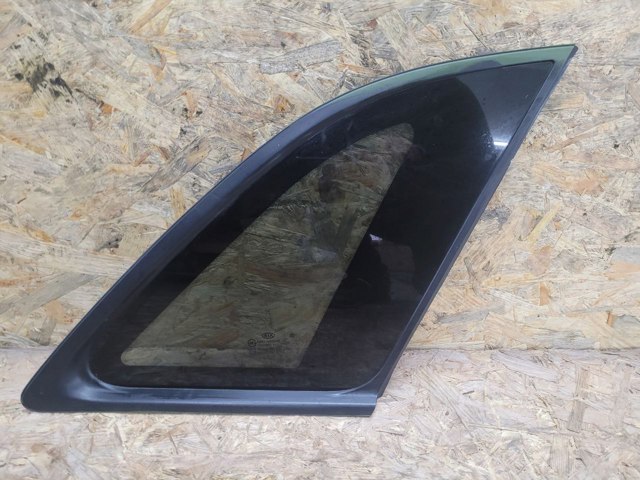 Стекло багажного отсека, правое 878202P100 HYUNDAI