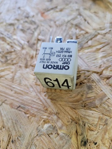 Реле топливного насоса Шкода Октавия 2 A5