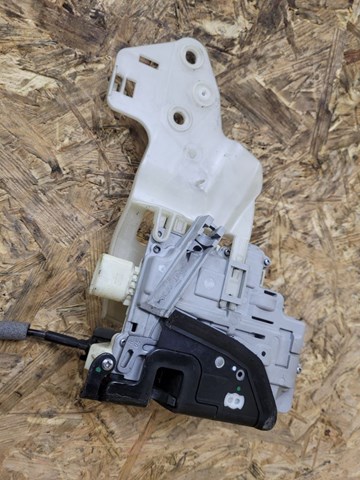 Замок передней пассажирской двери 8J1837016A VAG