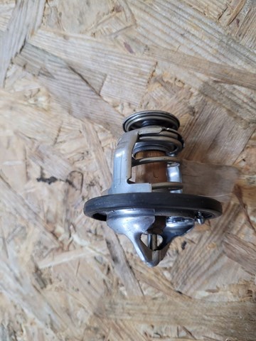 Авто термостат Toyota Avensis 1