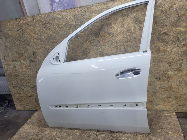 Передняя левая дверь A1647200905 MERCEDES