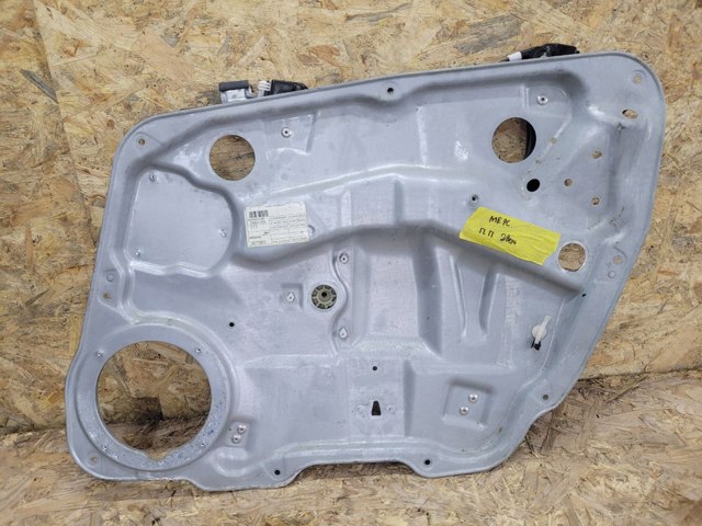Стеклоподъемник передней правой двери A1647201679 MERCEDES