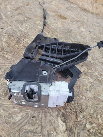 Замок двери задней правой A1647303035 MERCEDES
