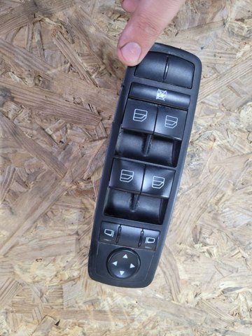 Кнопки переднего левого стекло подъемника A2518300090 MERCEDES
