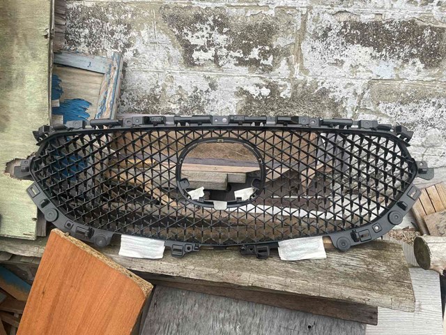 Облицовка радиатора KB8C50719 MAZDA