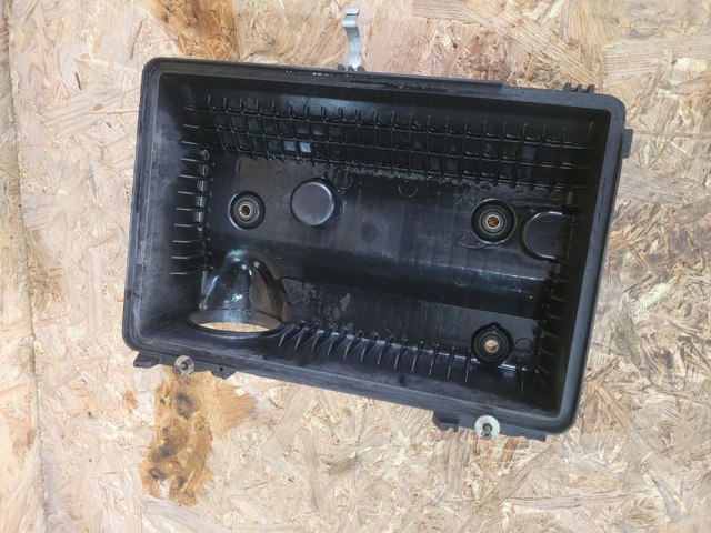 MR404841 Корпус воздушного фильтра, нижняя часть купить Кривой Рог