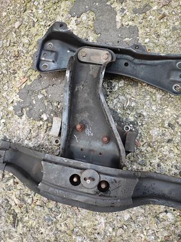 Балка крепления двигателя 41011FE050 SUBARU