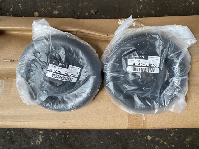 NISSAN 540404U000 Опорная чашка передней пружины верхняя в наличии Украина
