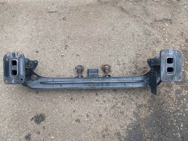 Усилитель переднего бампера  6400A781 MITSUBISHI