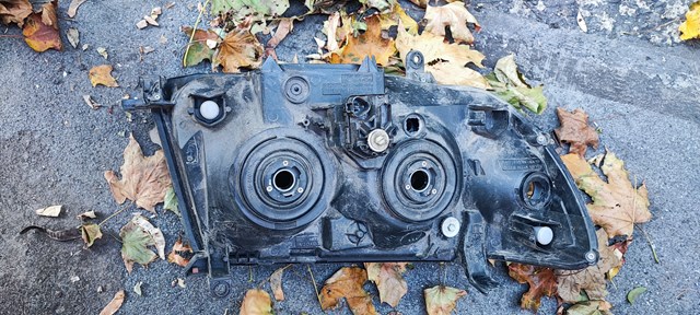 8113060B11 TOYOTA Фара правая купить в Ирпень