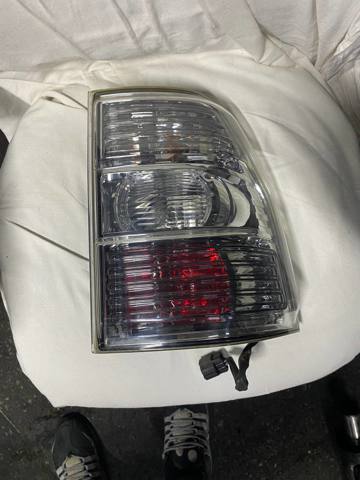 Фонарь задний правый Mitsubishi Pajero IV LONG