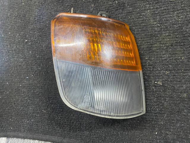 Габарит-указатель поворота, правый MB831082 MITSUBISHI