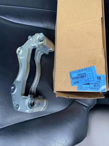 Скоба переднего суппорта MB858396 MITSUBISHI