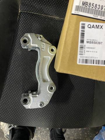Направляющая скоба суппорта MB858397 MITSUBISHI