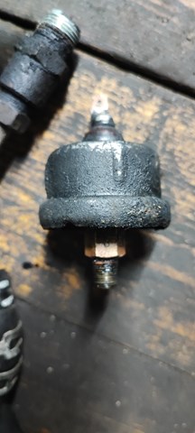 Датчик давления масла двигателя MD092660 MITSUBISHI