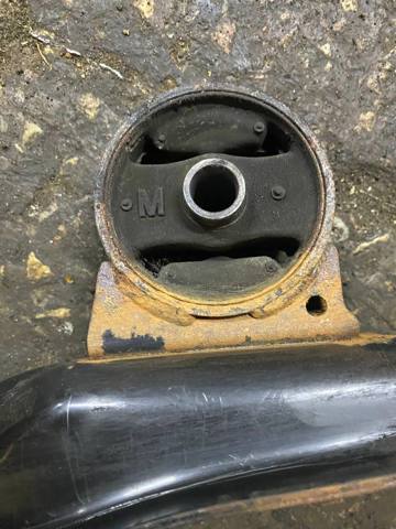 Передняя опора двигателя MN101386 MITSUBISHI