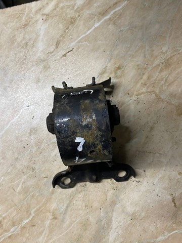 Подушка (опора) двигателя, левая MN101574 MITSUBISHI