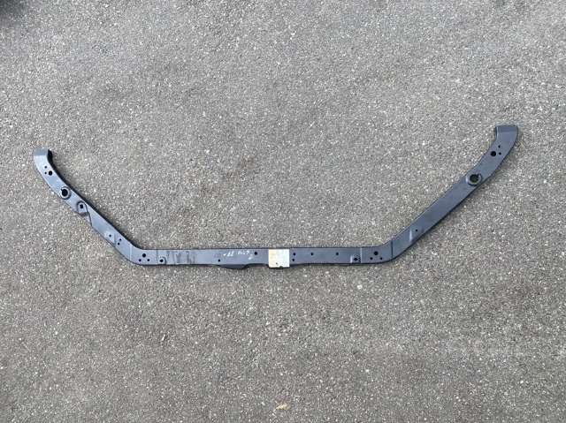 Рамка радиатора верхняя MN133533 MITSUBISHI
