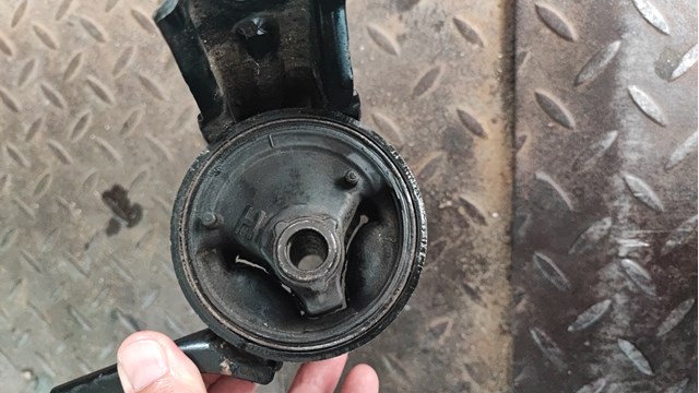 MN184296 MITSUBISHI Правая подушка двигателя купить в Чернигов