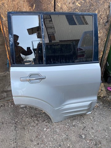 Задняя правая дверь MR496880 MITSUBISHI