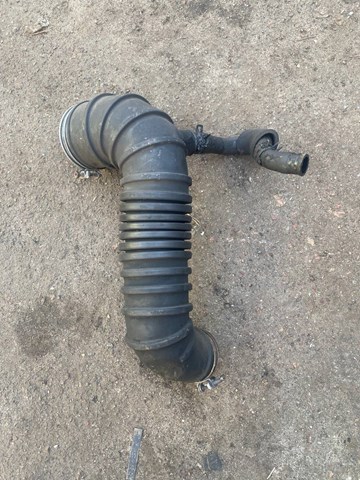 Патрубок воздушный выход воздушного фильтра MR571533 MITSUBISHI