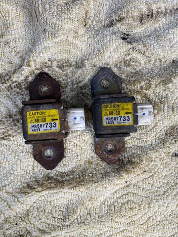 Датчик подушки безопасности MR587733 MITSUBISHI