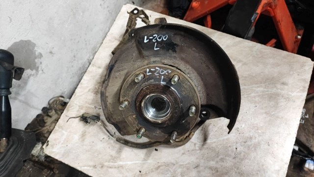 Ступицы передних колес MR992374 MITSUBISHI