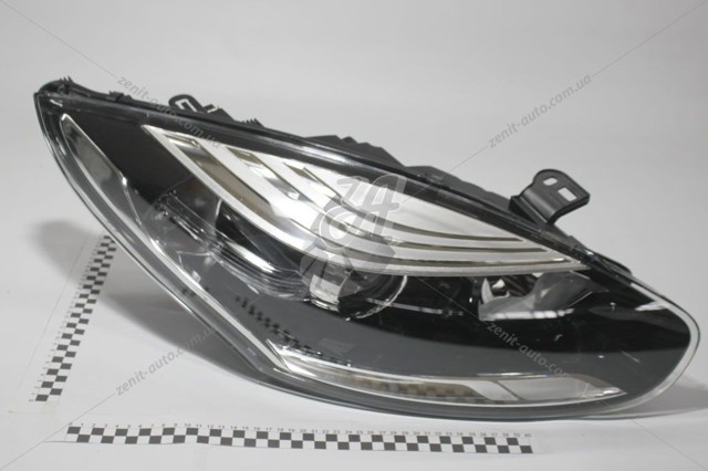 Основная фара - вставка 260100923R RENAULT
