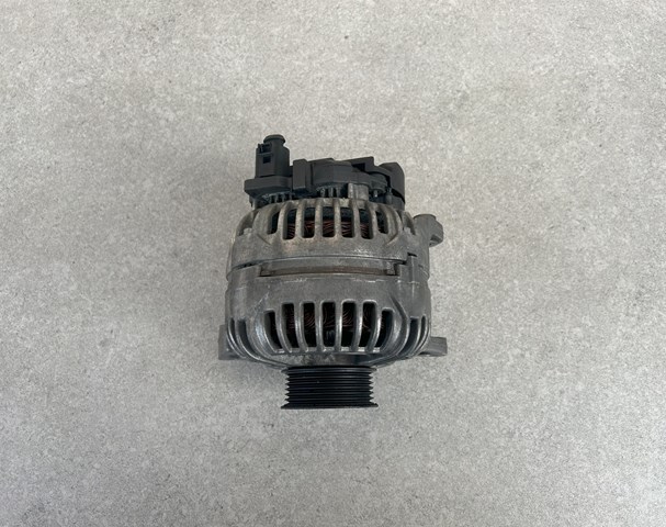 Автомобильный генератор 0124615007 BOSCH