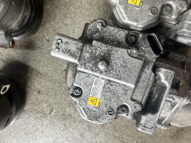 Насос кондиционера 0422000404 TOYOTA