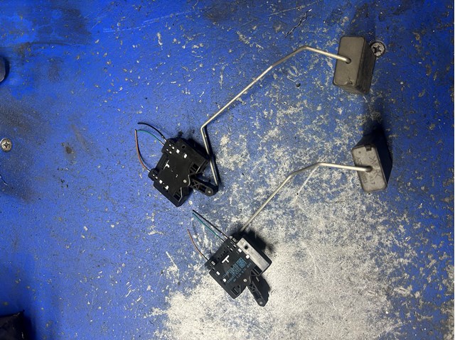 Датчик указателя уровня топлива Фольксваген Джетта VI