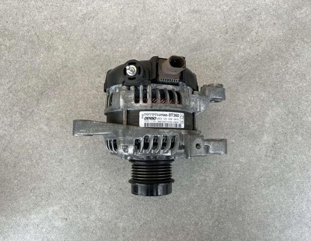 Автомобильный генератор 270600T360 TOYOTA