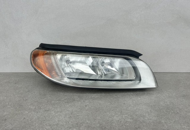 Вставка фары правой 31214352 VOLVO
